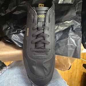 Boss shoe size 8